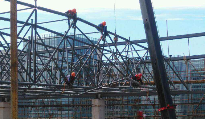 佛山论网架装配施工中搭设脚手架应当留神的事故